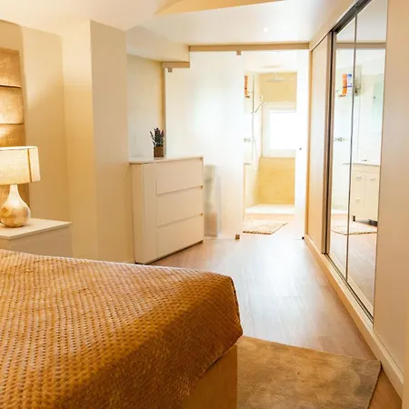 Cava Do Viriato Deluxe Apartment *